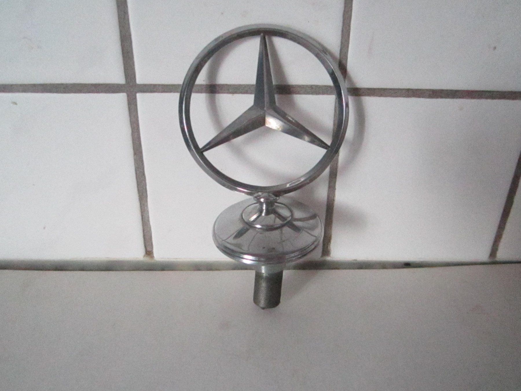 Mercedes-Benz Tutti pezzi di ricambio auto: Mercedes-Stern-Emblem verchromt. – Usato da Mellingen venduto da Wupper
