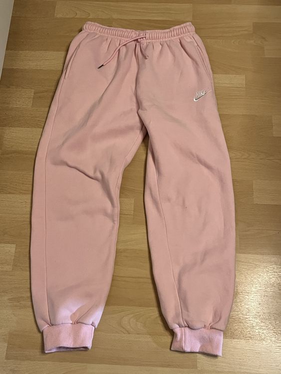 Nike Pantalons: Pantalon jogging Nike Rose poudré Taille S Femme – D'occasion à Chénens par Picco82