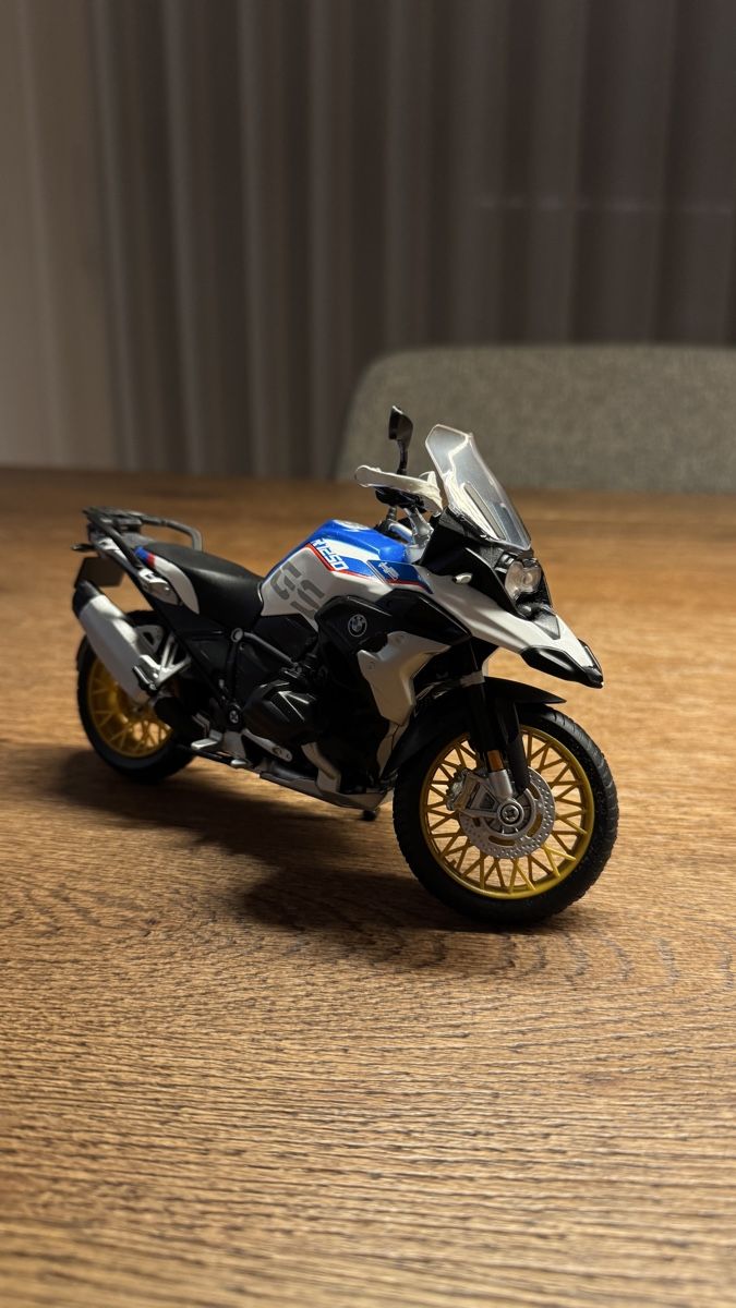 Kits de montage: BMW R1250GS Miniatur – Neuf (Voir description) à Eiken par ju.bi