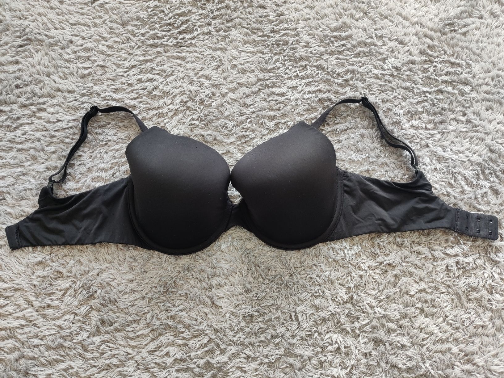 Victoria's Secret Altra biancheria intima: Victoria Secret BH 75E / 34DD – Usato da Pieterlen venduto da Saemelili