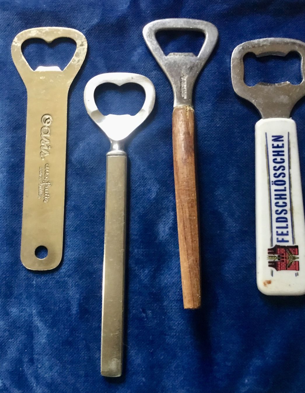 Apribottiglie & Tappi per chiusura: Flaschenöffner - Feldschlösschen, Marlboro etc.10 Stck. – Usato da Schlieren venduto da Jeajet 4