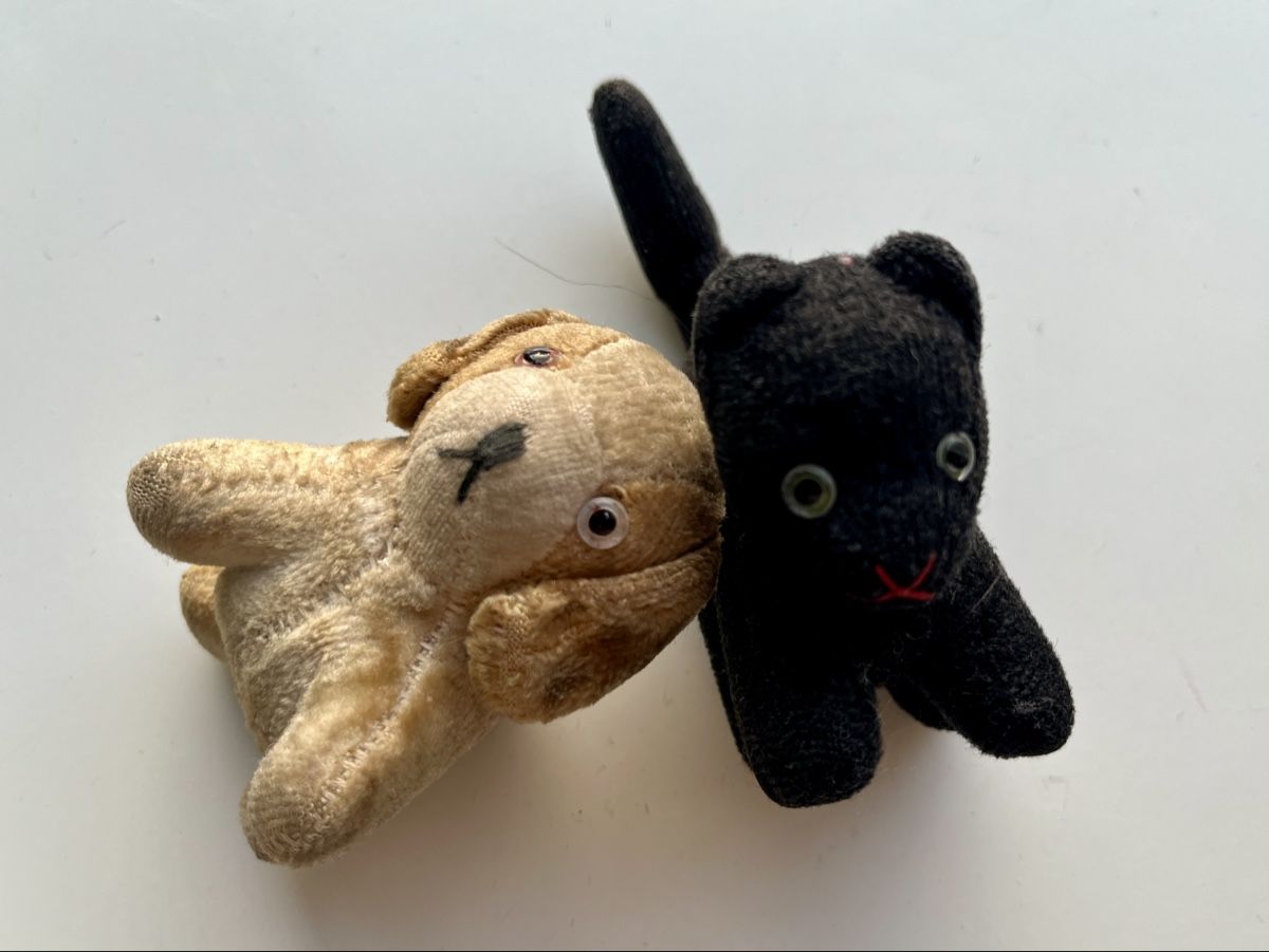 Statuette: 2 antike Stofftiere Hund & Katze, Vintage – Usato da St. Gallen venduto da reg_f8h8