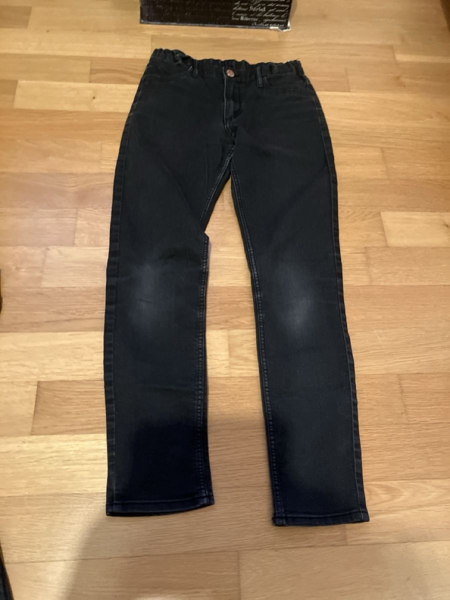 Lotti & Set di vestiti: 4 Stück Hosen Gr.146 – Usato da Uster venduto da G_Vas 1
