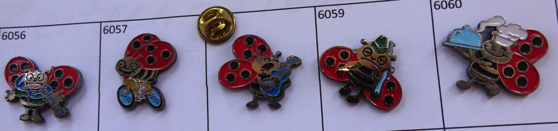 Placchette & Badge: 5 Pin Blick Käfer – Usato da Utzenstorf venduto da BUtter81