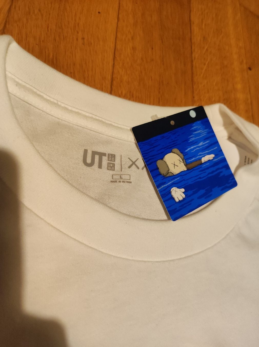 T-shirt: Kaws Uniqlo tshirt – Nuovo (secondo la descrizione) da Zürich venduto da gds90 2