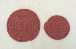 2 kleine Deckli - Handarbeit