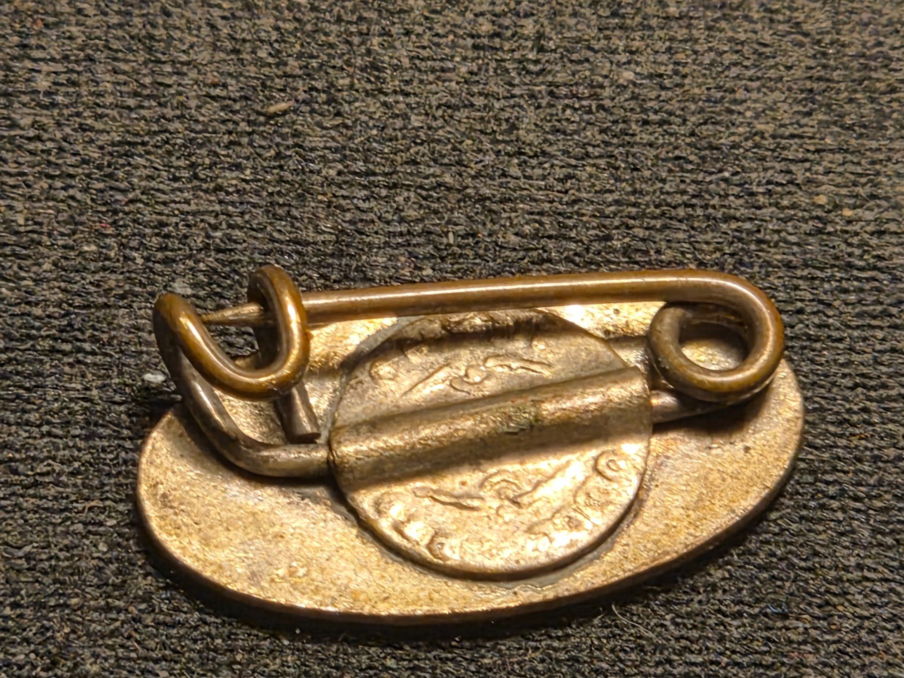 Placchette & Badge: OM  BADGE  VINTAGE  COLLECTION – Usato da Bellevue venduto da BURGOLMANIA 1