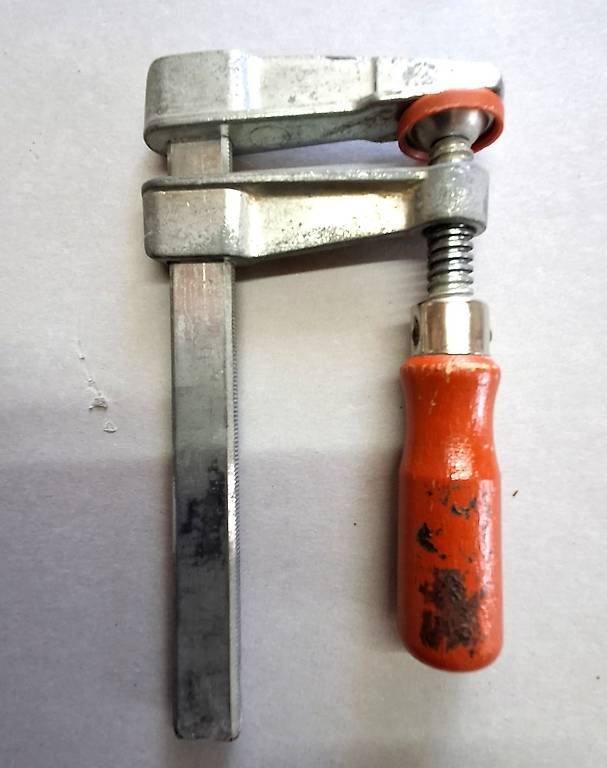 Tutti gli attrezzi: 8 kleine Schraubzwingen Spannzwingen mit Holzgriff – Usato da Rüti ZH venduto da Liliane_market 2