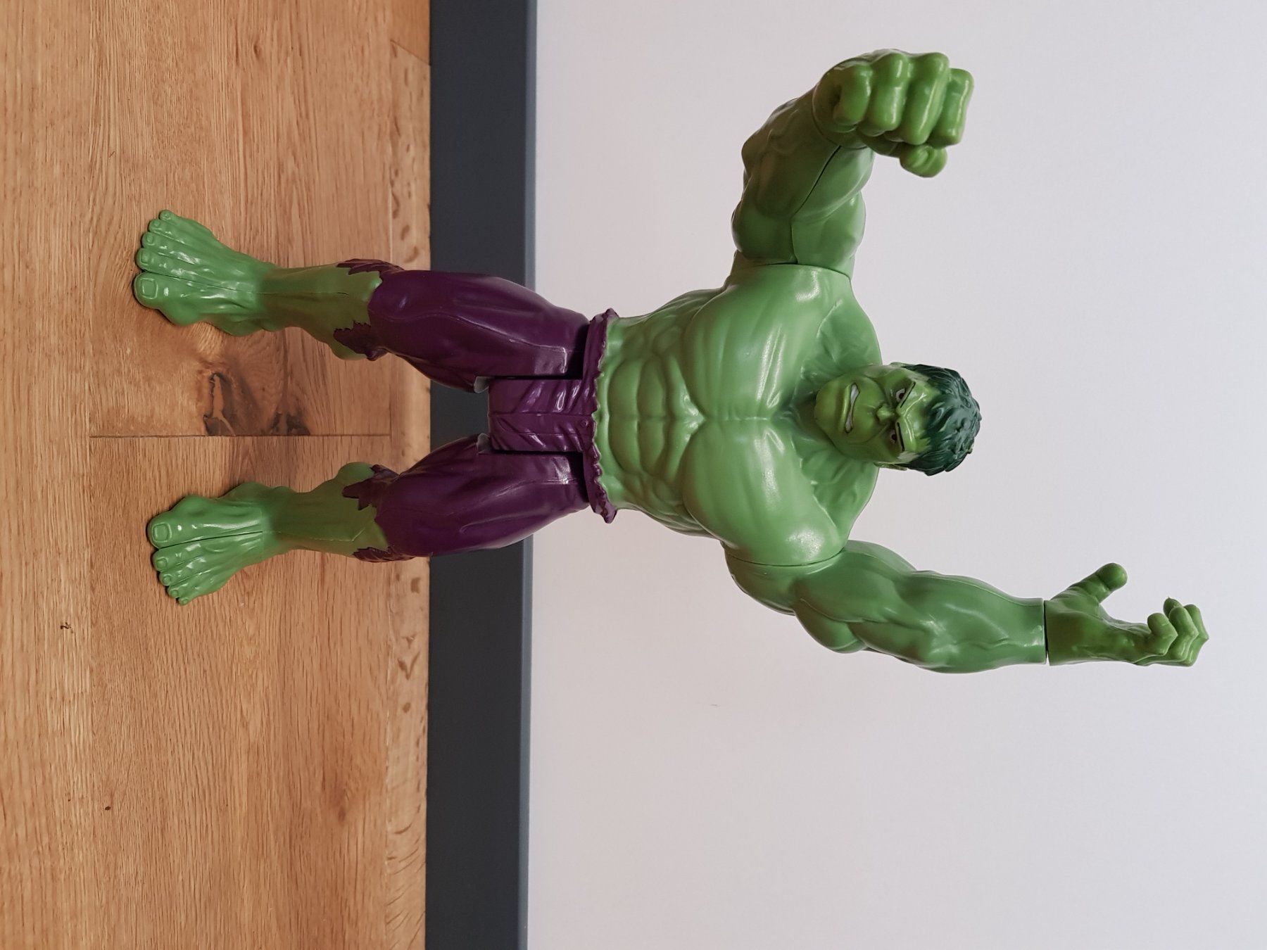 Statuette: Marvel Avengers Hulk-Figur Titan – Usato da Büron venduto da preact 8