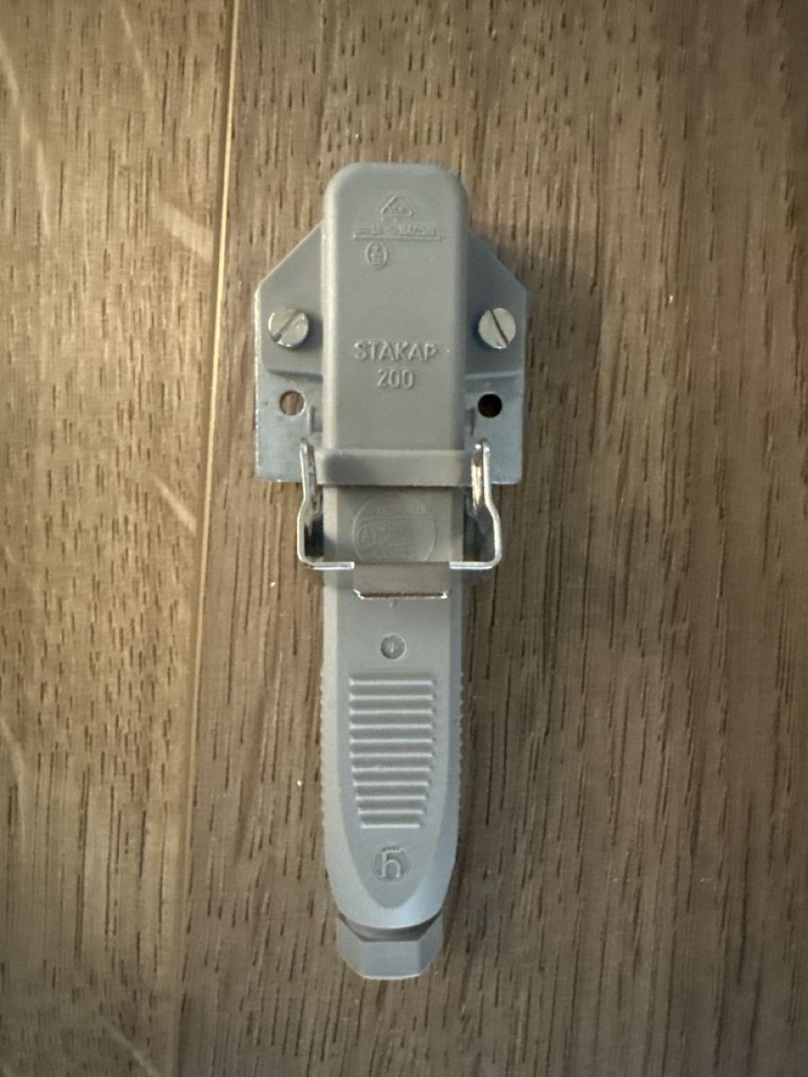 Spine: STAK AP200 Stecker & Dose  – Nuovo (secondo la descrizione) da Bolligen venduto da weg_nj55 3