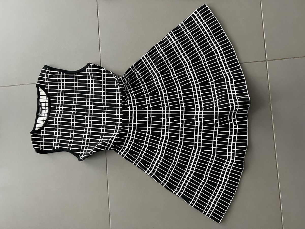 Lots de vêtements: Lot robe - taille 34-36 – D'occasion à Sainte-Croix par Caramel31 2