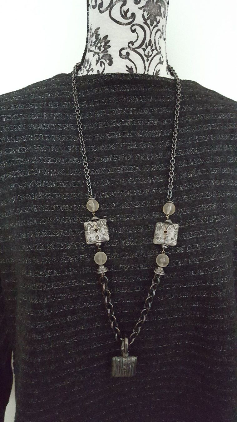 Ketten: Silberfarbene Kette mit Anhänger, Vintage Look – Gebraucht aus Frauenfeld von Rolsy 1