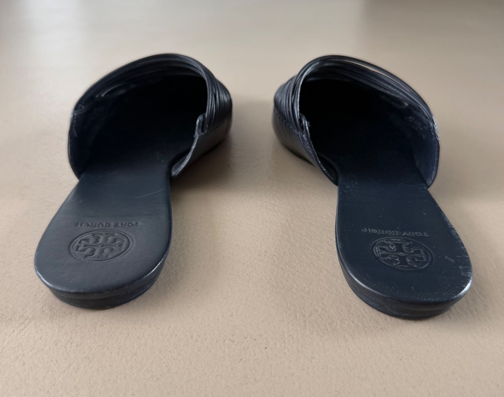 Tory Burch Scarpe da donna: TORY BURCH Sienna Flat Mules Slides 💙 – Usato da Zürich venduto da ClosetQueen 3