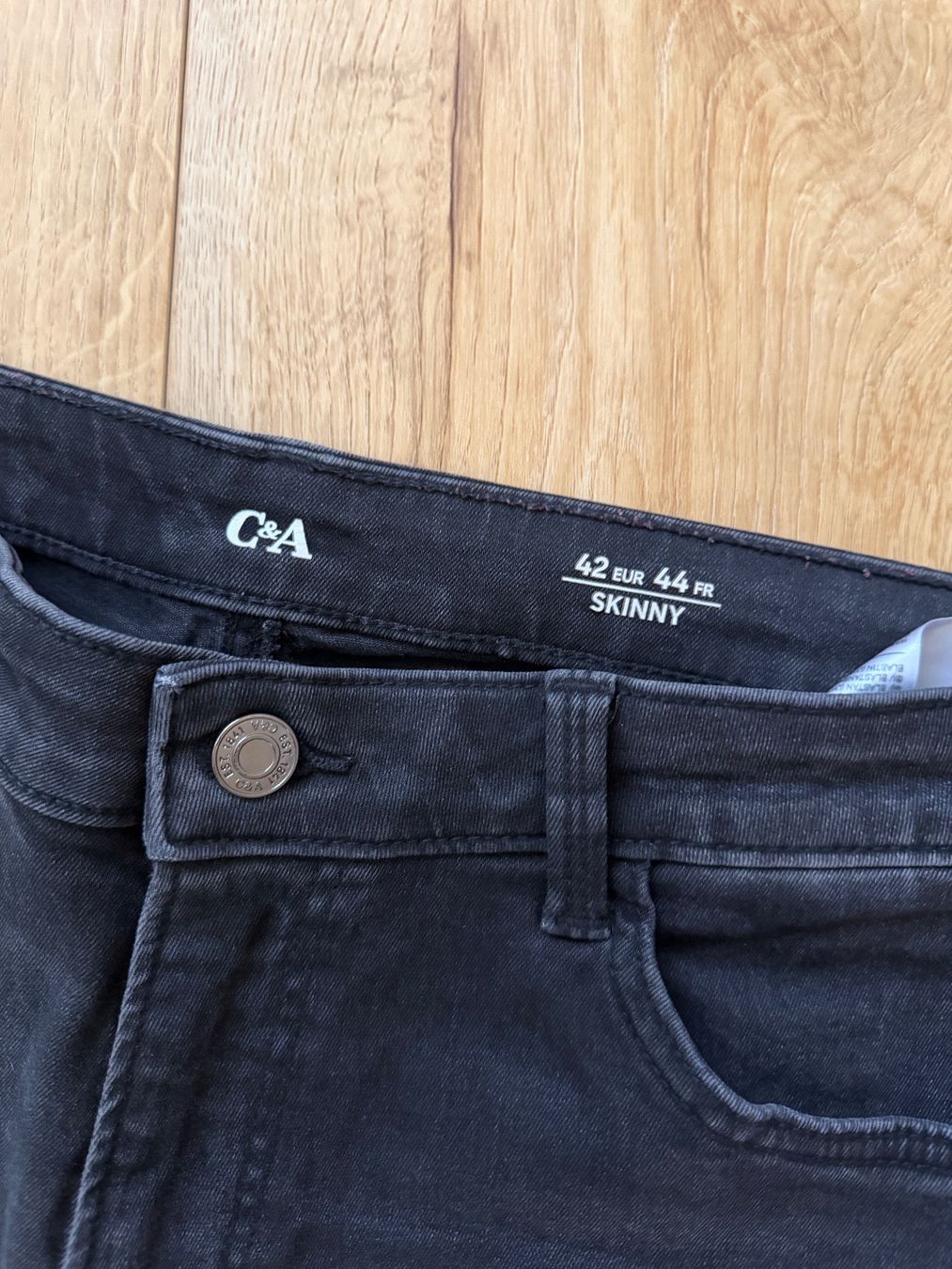 Jeans: Jeans Grösse 42 – Nuovo (secondo la descrizione) da Schübelbach venduto da Sambodscha 1