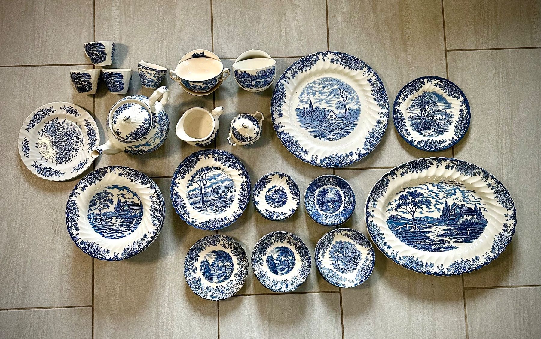 Englisches Geschirr Set, blau-weiss, Vintage, Myott t. brook (Gebraucht) in Dübendorf für CHF 150 – nur Abholung auf Ricardo kaufen