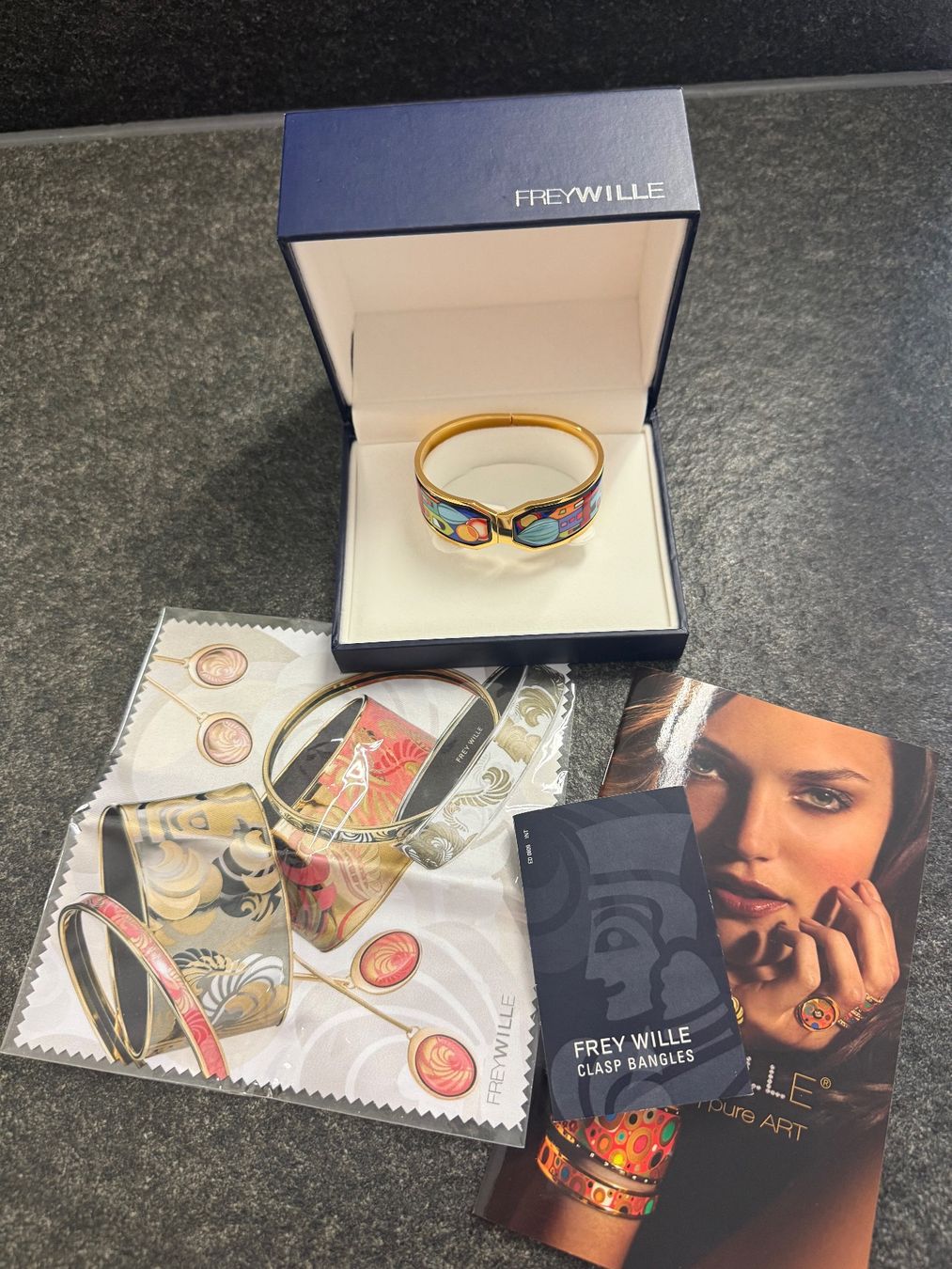 Freywille Bracciali & Braccialetti: Freywille  Klappreif aus Email – Usato da Oberwil-Lieli venduto da Laeber 7
