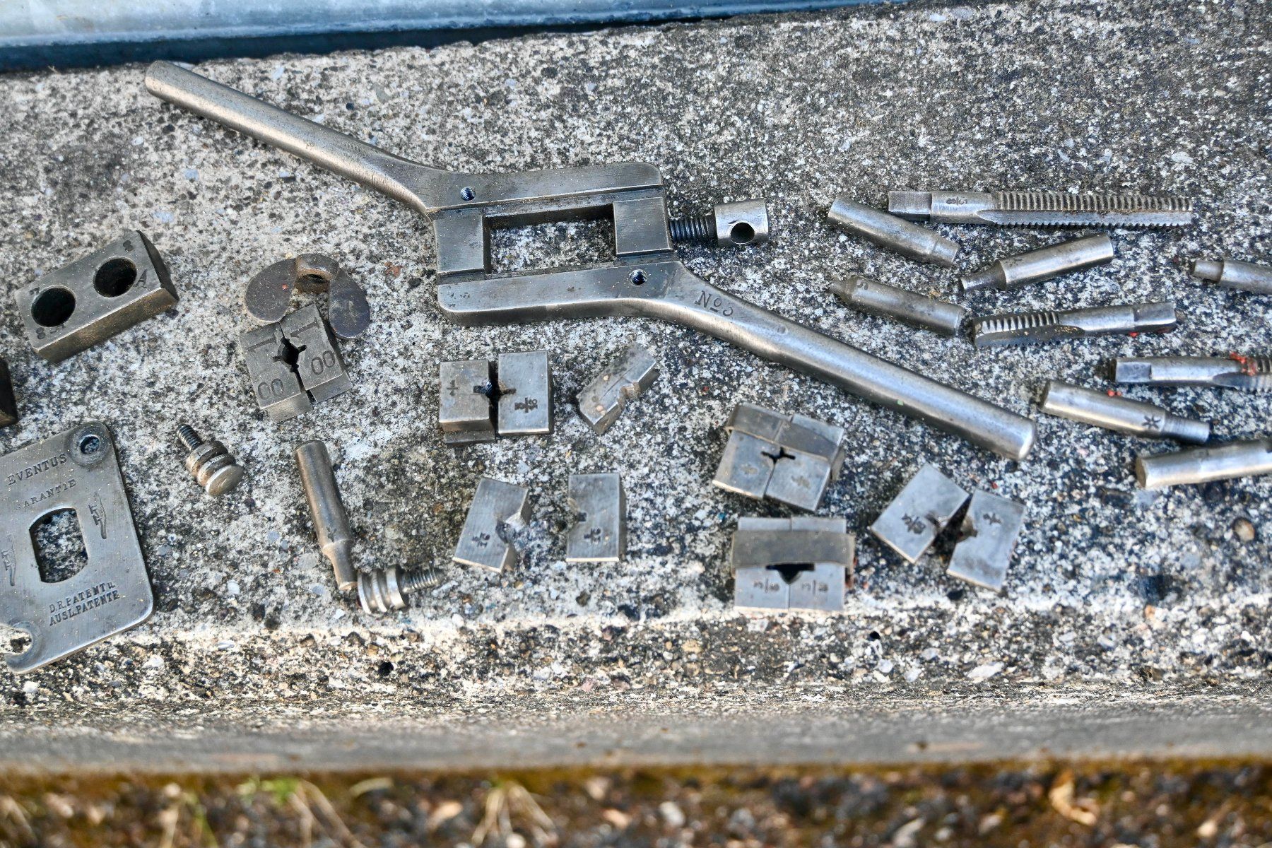 Alle Werkzeuge: Antikes Gewindeschneidset Gewindebohrer EVENTUS NR. 3 – Gebraucht aus Pfaffhausen von mono_rec 4