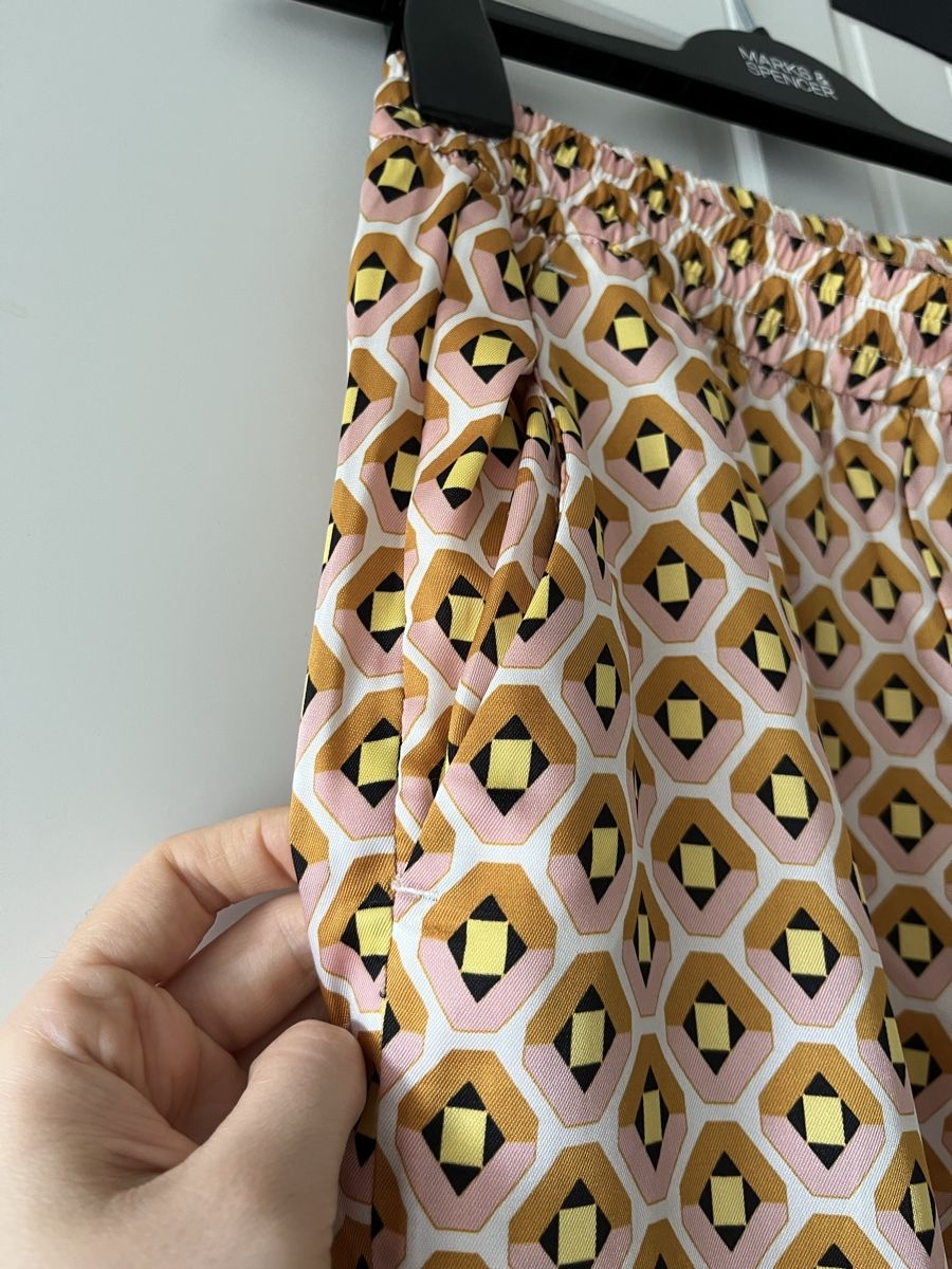 Zara Pantaloni: Moderne gemusterte Hose – Nuovo (secondo la descrizione) da Allschwil venduto da eyl_bb8q