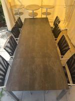 Gartentisch mit 8 Stuehlen Metall schwarz guter Zustand