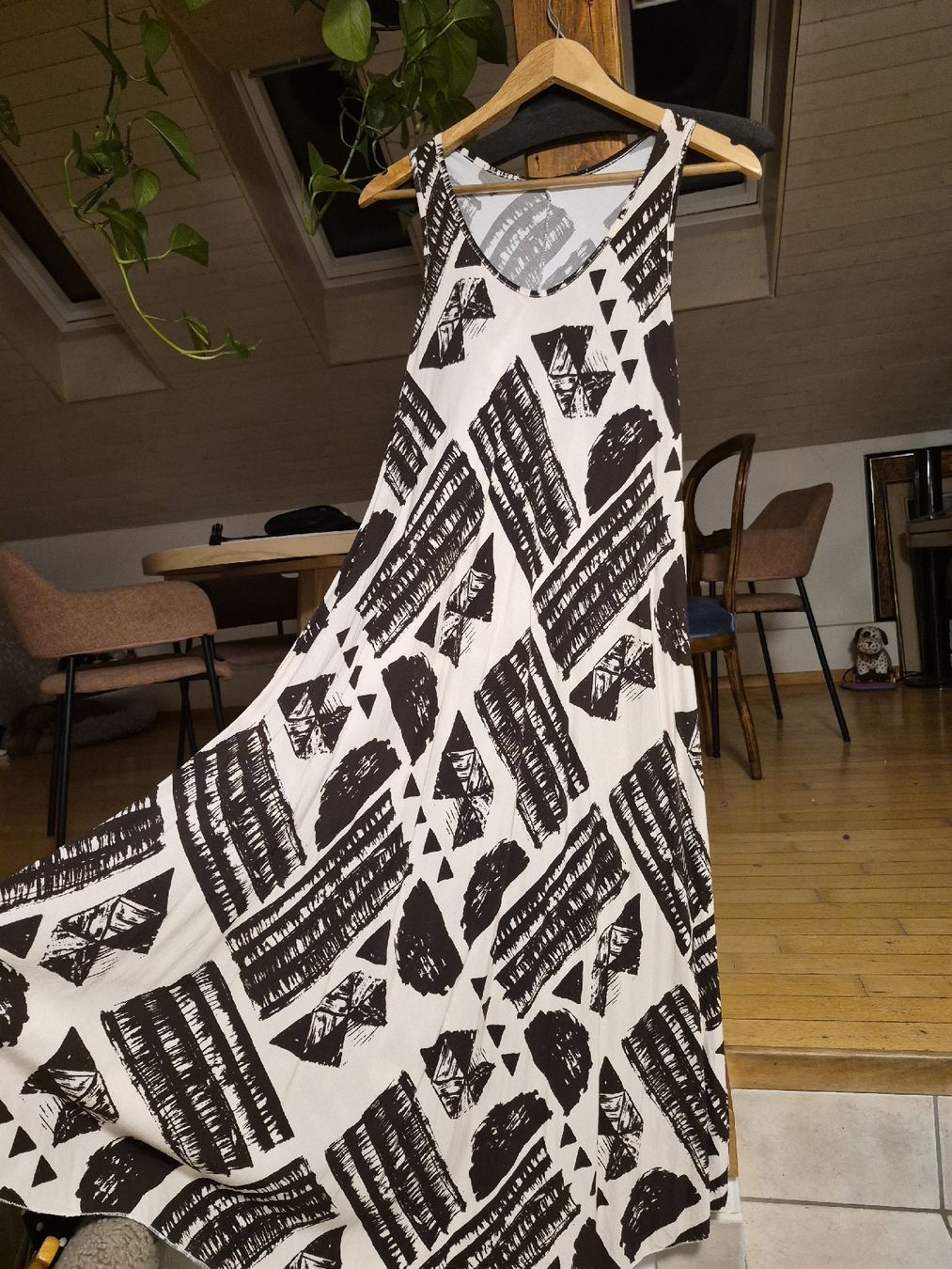 Vestiti: Kleid weiss schwarz gemustert ärmellos  – Usato da Frauenfeld venduto da mel_2gqy 4