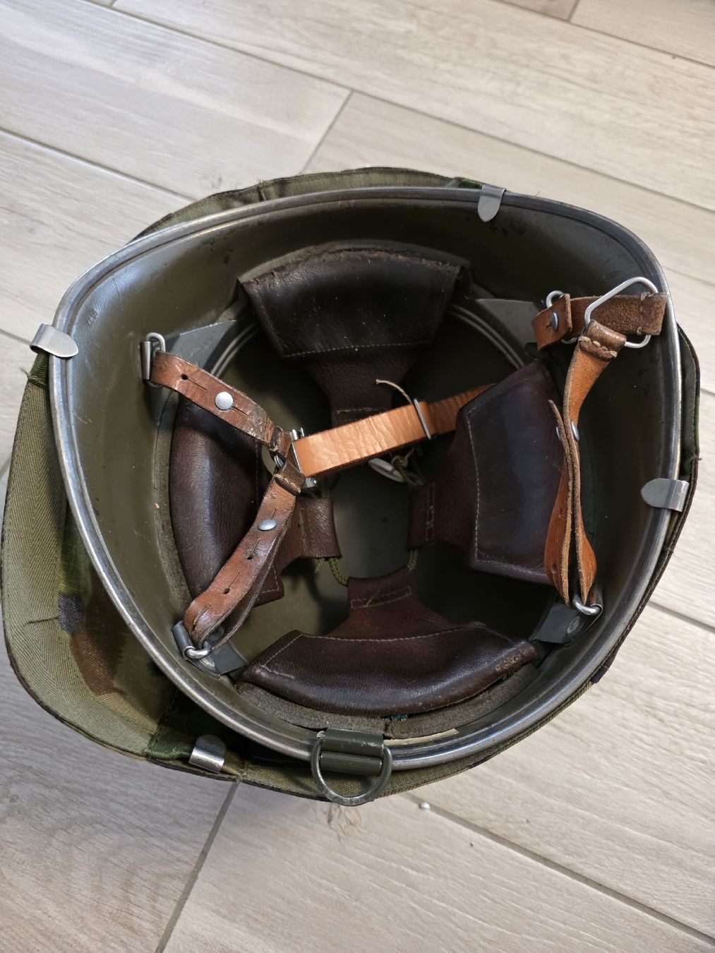 Uniformi & Effetti personali: Helm Militär Armee  – Usato da Dorf venduto da Echo_Elements 4