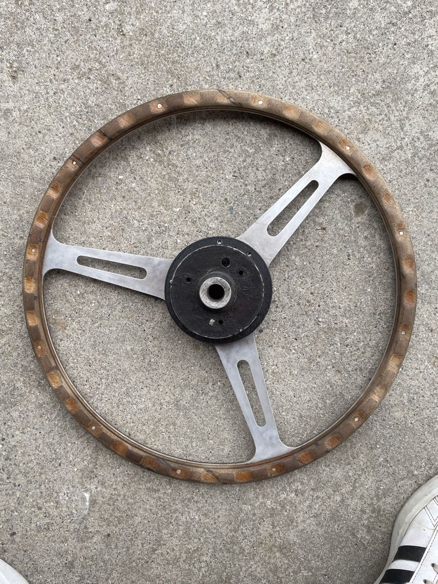 Tutti pezzi di ricambio auto: Volants en bois Oldtimer  – Usato da Chesalles sur Oron venduto da cajealti 5
