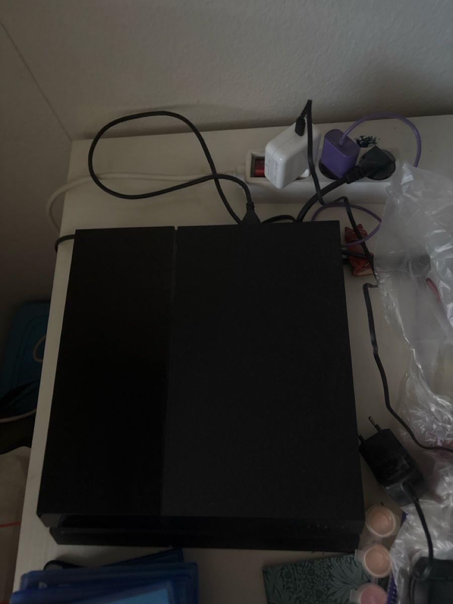 Sony Console: PlayStation 4 – Usato da Altdorf UR venduto da imp_2gw9