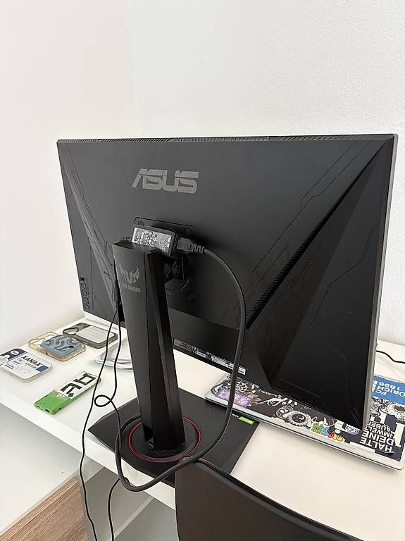 Monitor: Gaming Asus Bildschirm – Usato da Bassersdorf venduto da leh_5ky9