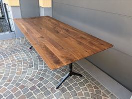 Beizentisch mit Horgenglarus Gusseisenfüssen 