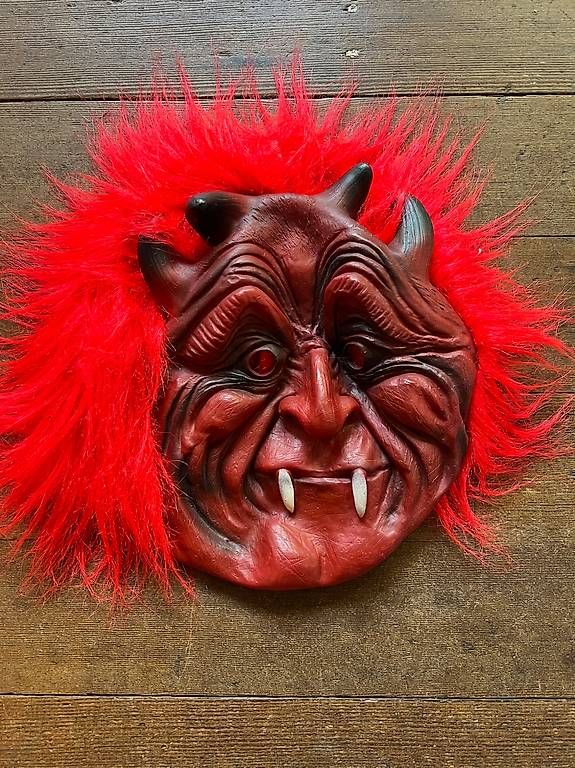 Masques: Halloween Masken plus Beil – D'occasion à Zürich par cat 1