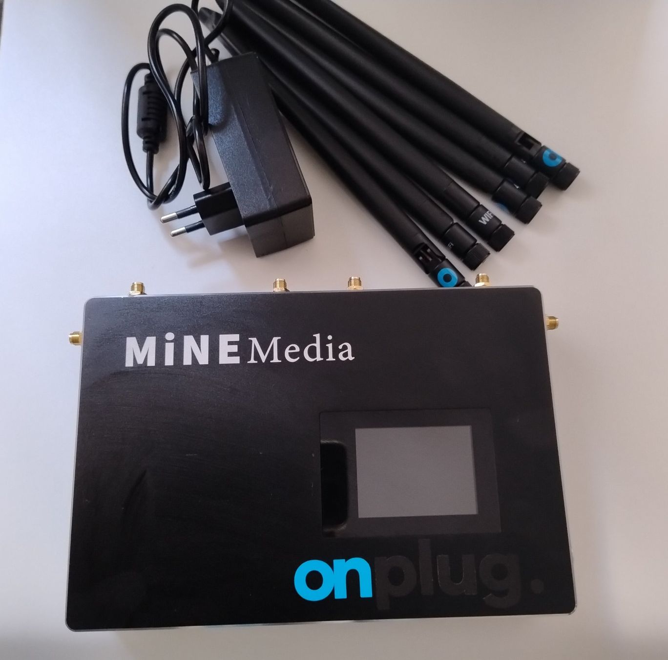 Modems & Routeurs: MineMedia M4Mini bonding cellular router – D'occasion à Jegenstorf par malartv 6