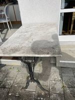 Gartentisch mit massiven weissen Marmortablett