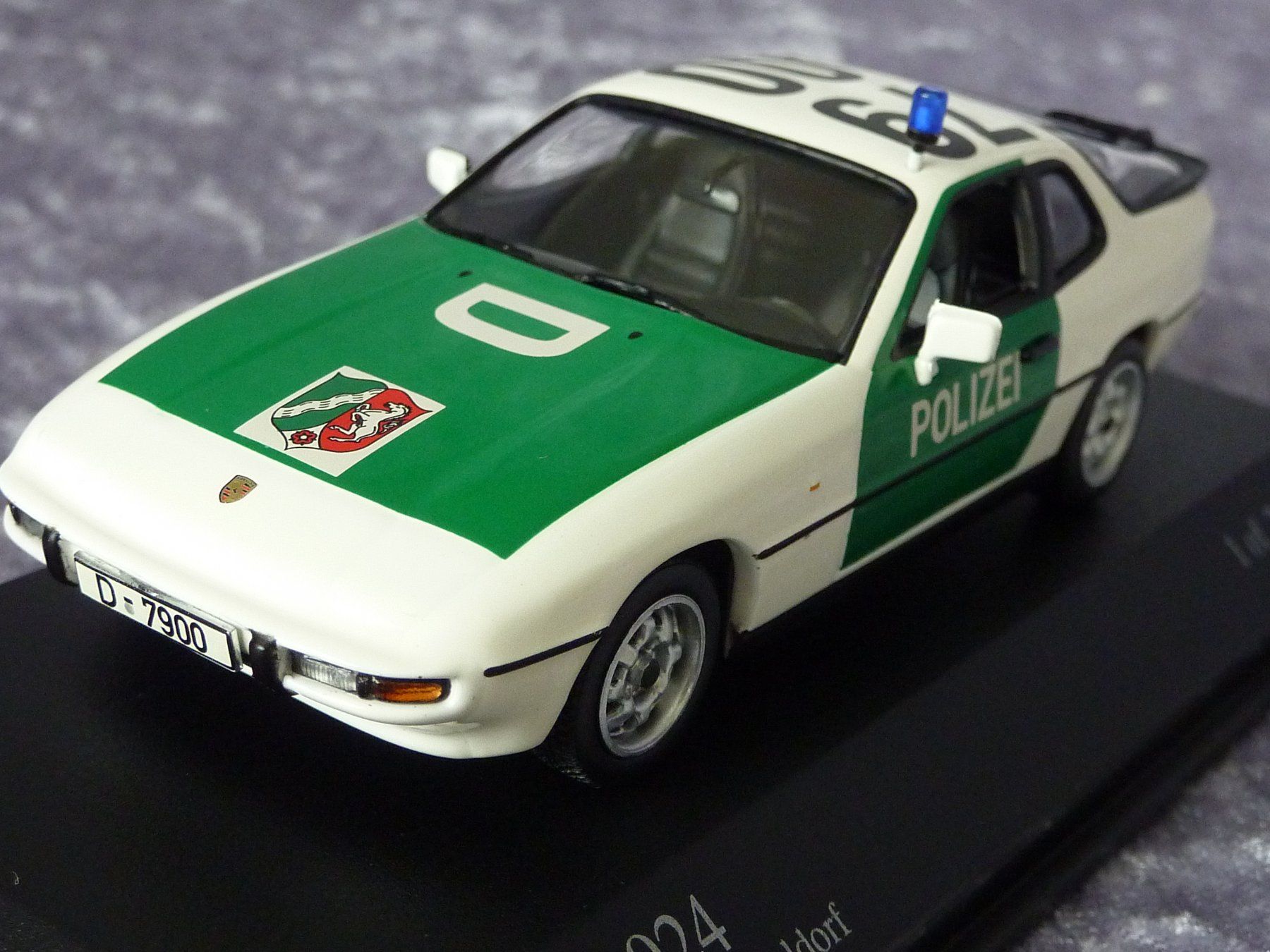 Porsche Modellini d'auto: Porsche 924 Autobahnpolizei 1:43 – Nuovo e nell'imballaggio originale da Dürrenäsch venduto da modellautos4you 2