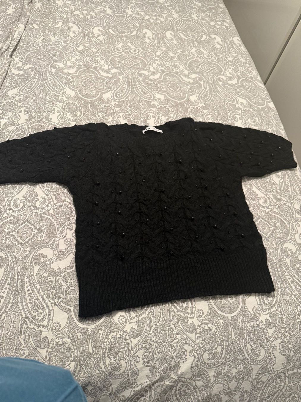 Maglioni & Felpe: Schwarzer Zara Strickpullover mit Perlen, Grösse M – Usato da Winterthur venduto da Lumi11 1