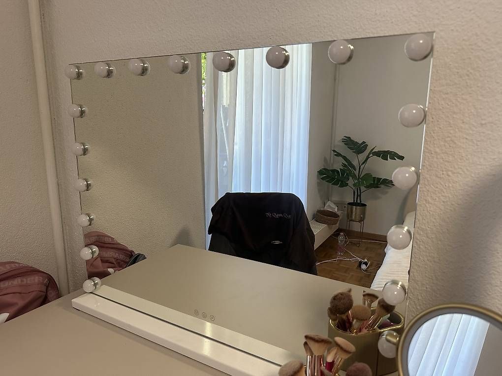Miroirs: Hollywood-Schminkspiegel mit LED & Bluetooth  – D'occasion à Langnau am Albis par max081 1
