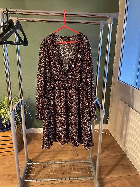 Vestiti: Feines Damenkleid – Usato da Roggwil BE venduto da con_8khh
