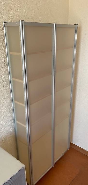 Ikea Vetrine: Hängeschrank IKEA BERTBY für CD's oder DVD's – Usato da Urdorf venduto da Resumasa 1