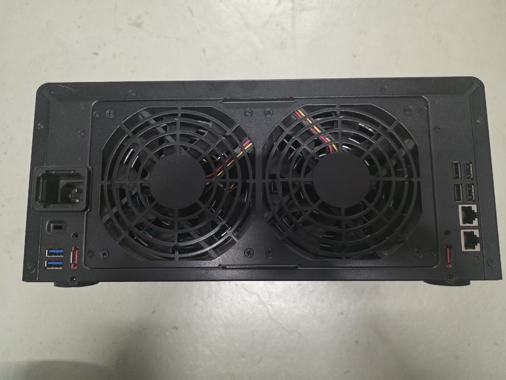 Synology Server: Synology DiskStation DS1812+ NAS Server 8-Bay System – Usato da Bad Zurzach venduto da Schaeubli-Group 1