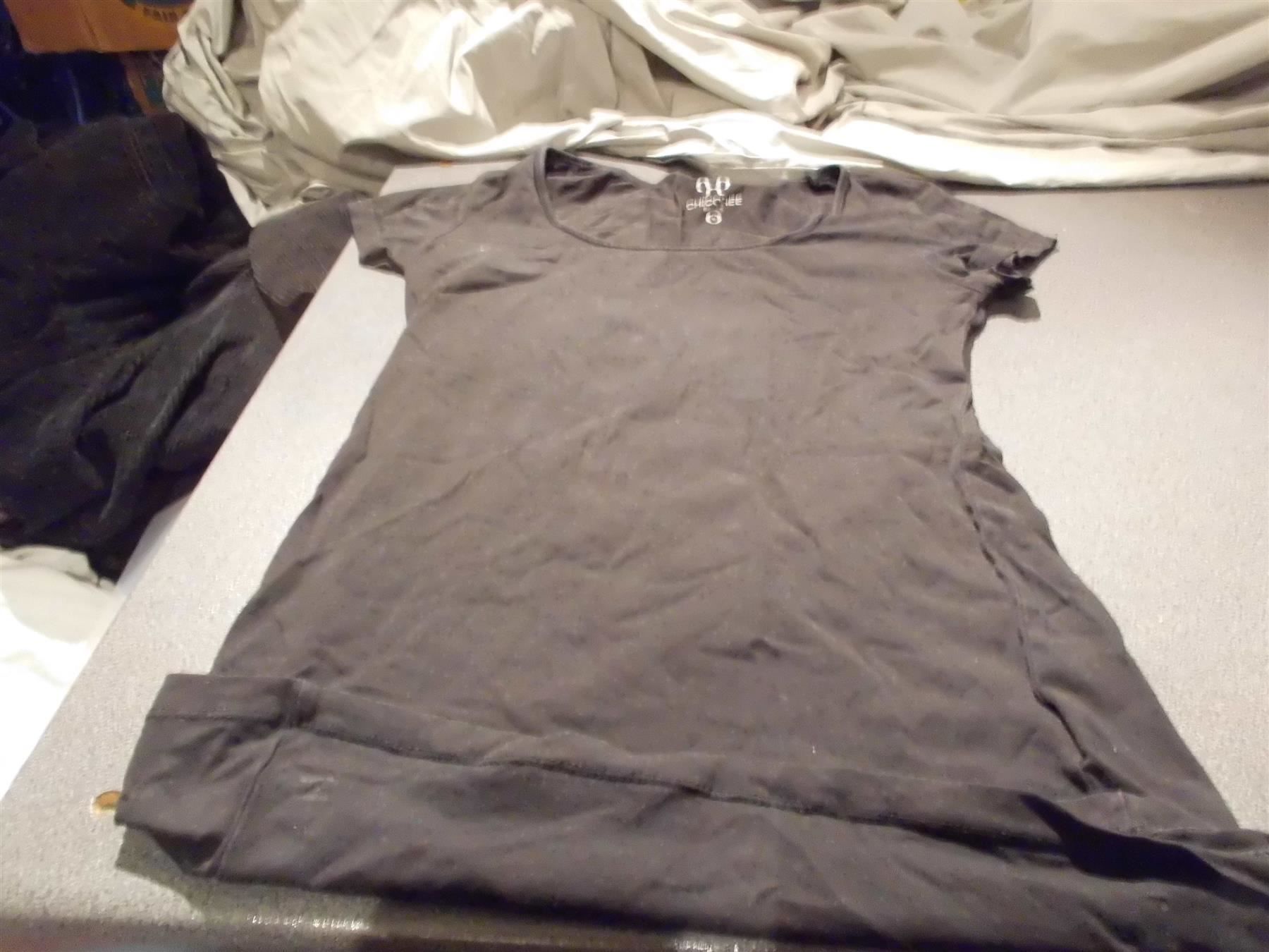 T-Shirts: T-Shirt Grösse M, Chicorée, schwarz – Gebraucht aus Zürich von Motzkuh