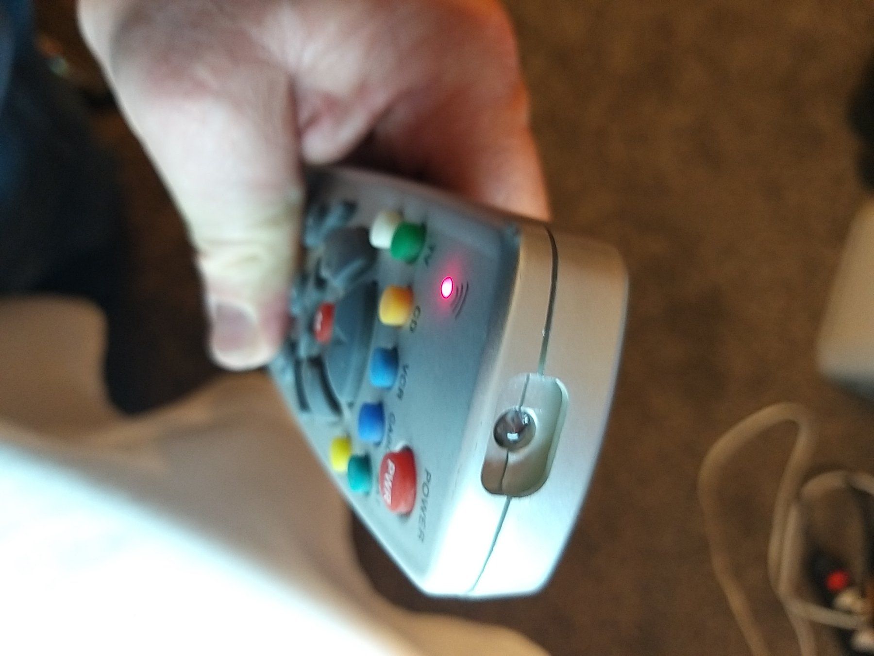 Telecomandi: Télécommande universelle, bon état. – Usato da la Chaux-de-Fonds venduto da Lampe 3