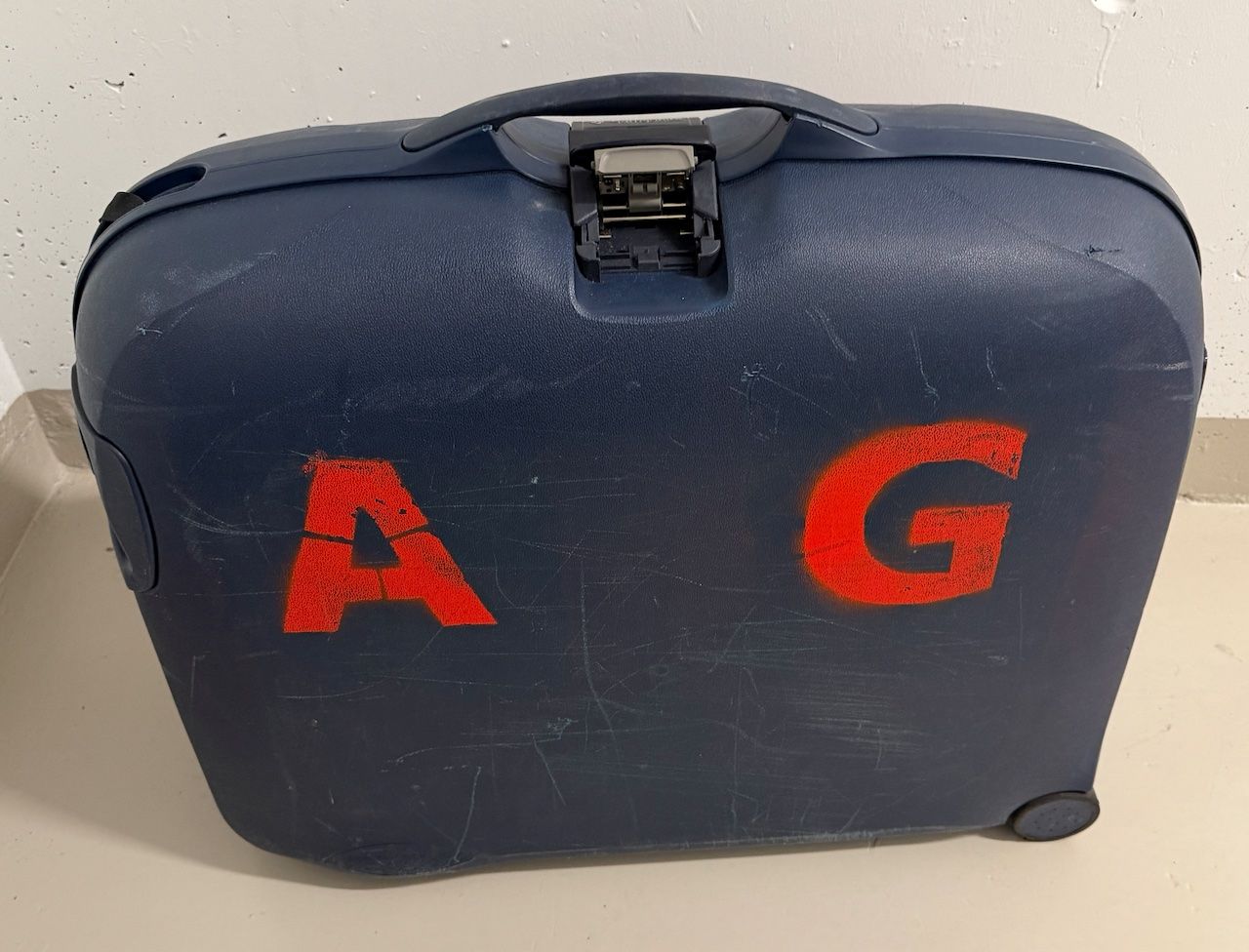 Samsonite Valises de voyage: Grosser Samsonite Rollkoffer – D'occasion à Laax GR 2 par Alexisg