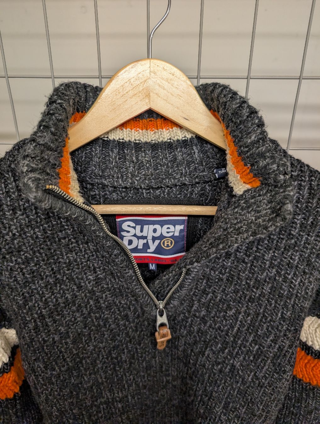 Superdry Pullover & Sweatshirts: Superdry Strickpullover, Grösse M, Grau/Orange – Gebraucht aus Zürich von jfk_ch 1