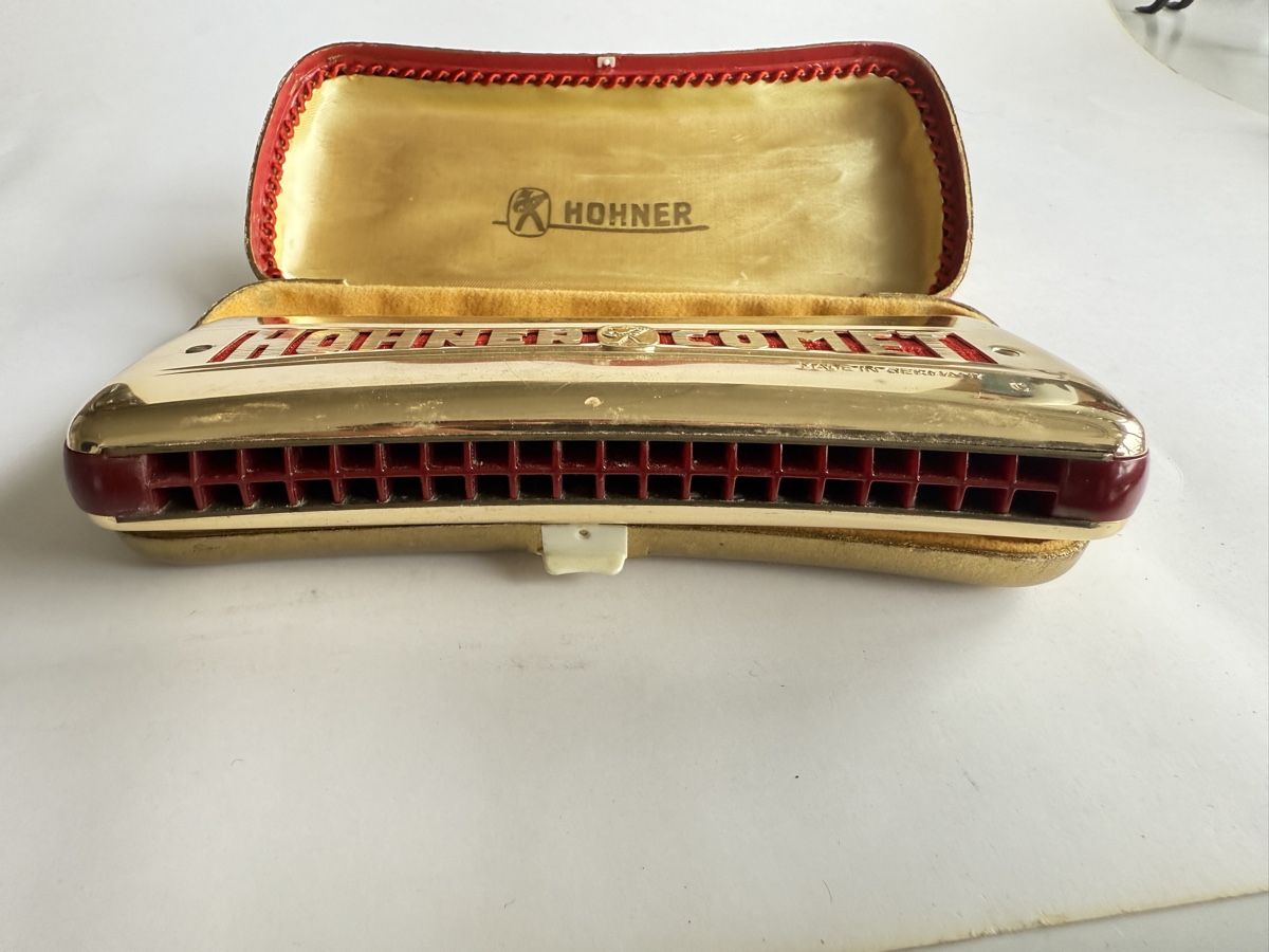 Hohner Strumenti musicali: Hohner Comet Mundharmonika golden mit Etui – Usato da Zürich venduto da Geniuss 1