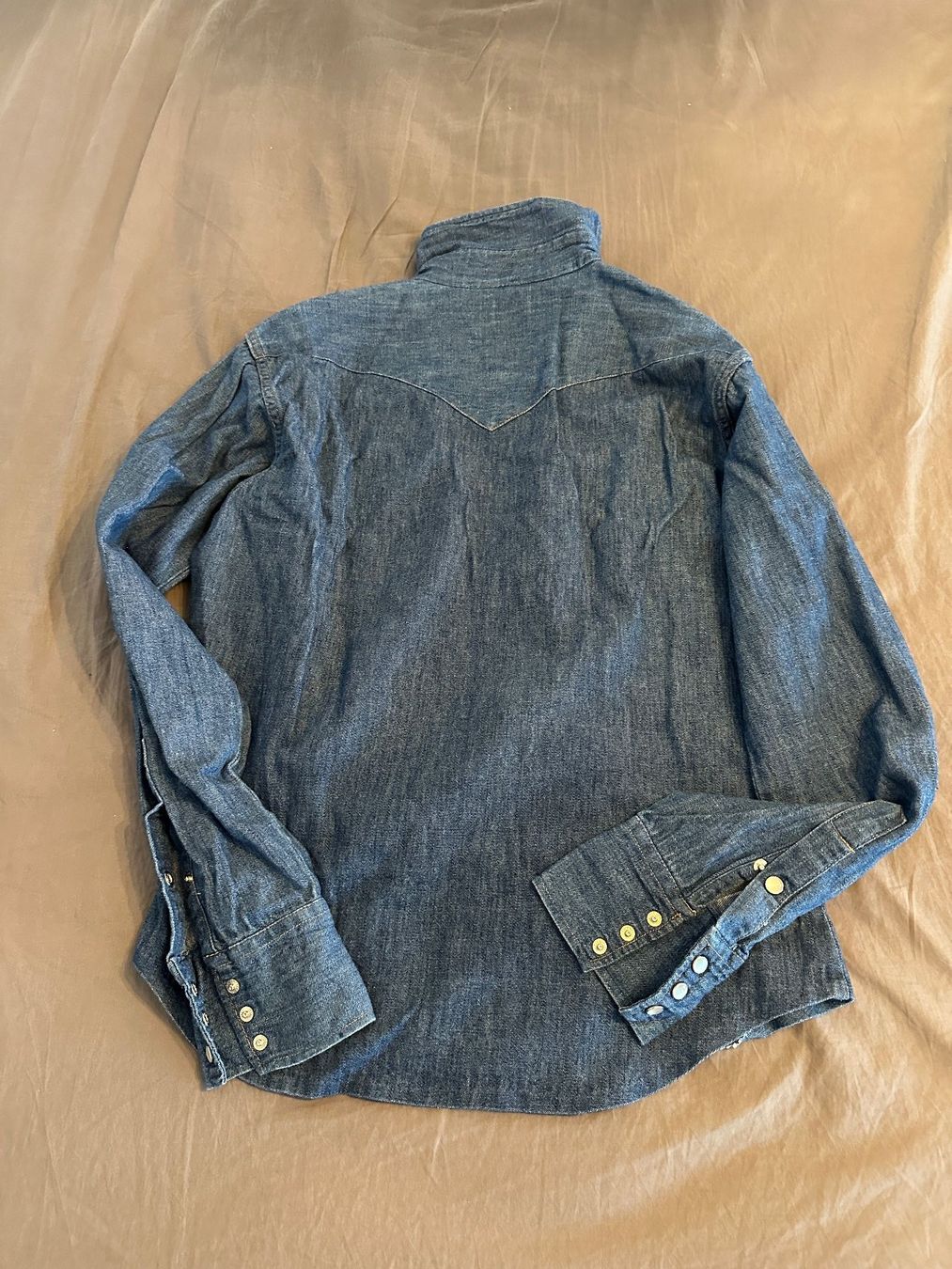 Lotti di vestiti: Kleiderpaket Hemden und Pulli - Timberland, Wrangler etc. – Usato da Schlieren venduto da muederodermatt 1