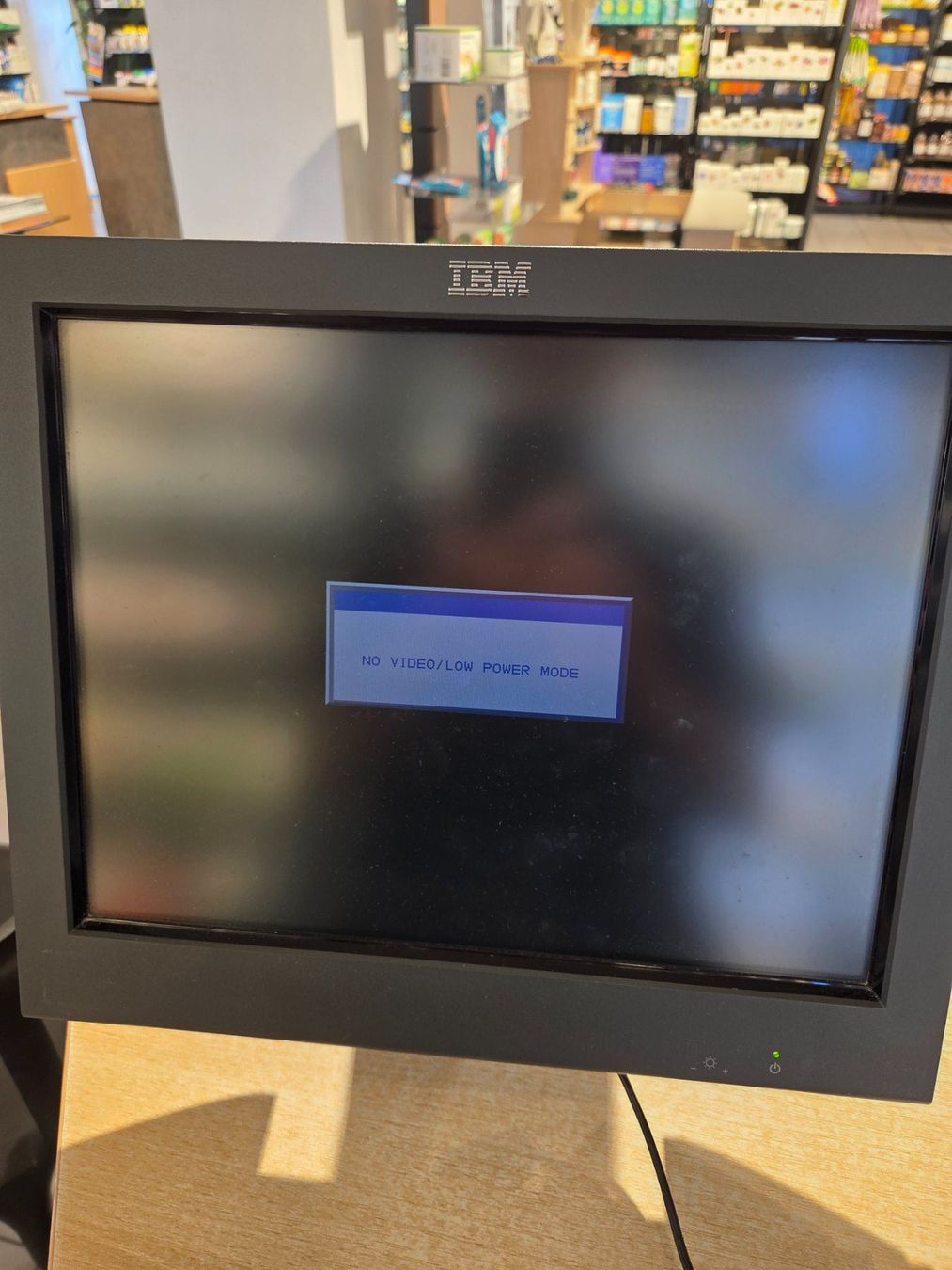 Monitore: IBM 4820 15" Touch Screen 1024x768 – Gebraucht aus Baden von Vitadrogerie 1