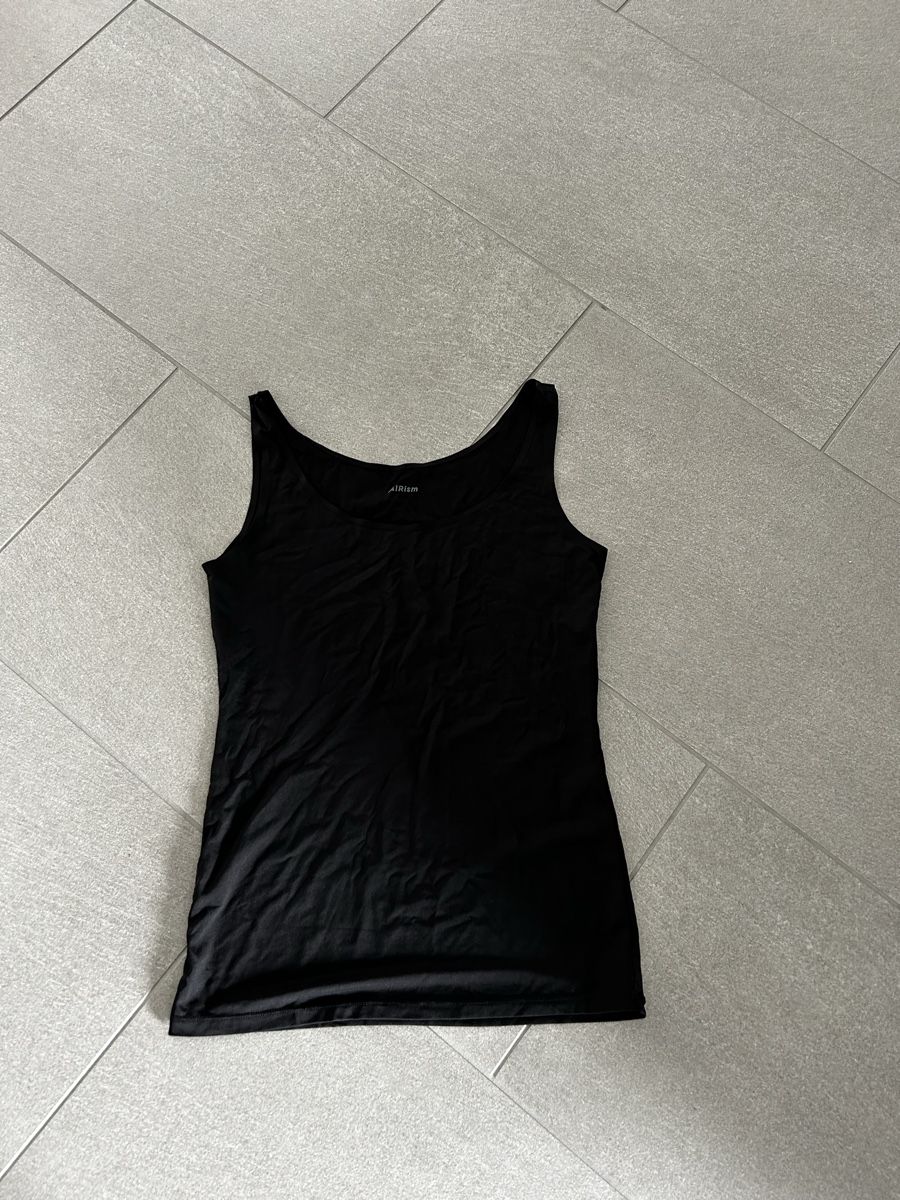 Uniqlo T-shirt: Uniqlo Basic Shirt S 2 x Schwarz  – Usato da Zürich venduto da cos_b629