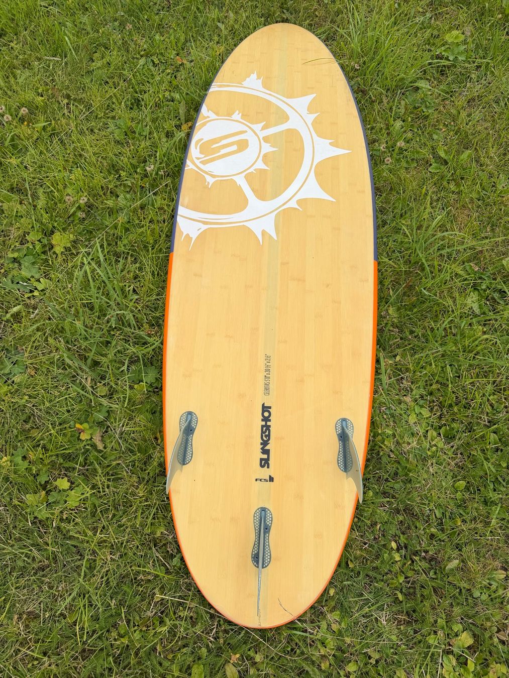Slingshot Surfboards & Schwimmbrette: Slingshot Celeritas Directional Kitesurfboard – Gebraucht aus Davos Platz von flydavos 1