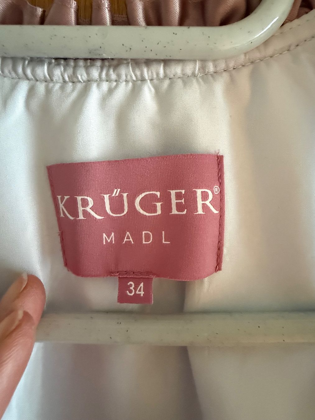 Krüger Kleider: Dirndl von Krüger madl – Gebraucht aus Oberwil-Lieli von Laeber 1
