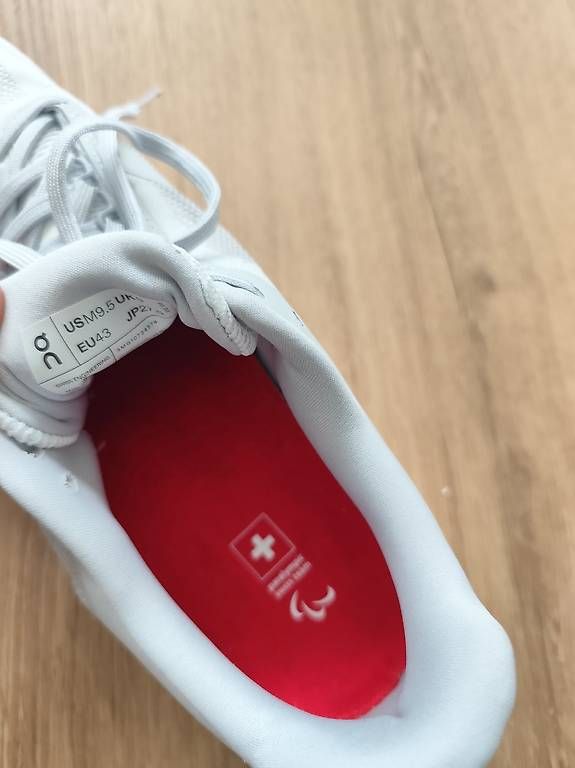 On Scarpe da uomo: Laufschuhe On Cloudsurfer Next Limited Olympic Edition – Usato da Sachseln venduto da jas_ch 1
