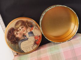 Boîte ronde ancienne décor floral enfants vintage bon état